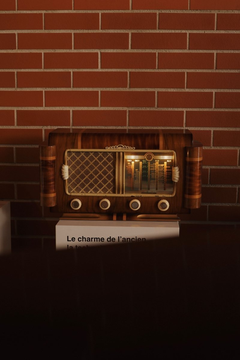 Apprenez à lire les objets et découvrez l'histoire de votre radio vintage - A.bsolument - Radios Vintage Bluetooth | Fabrication française