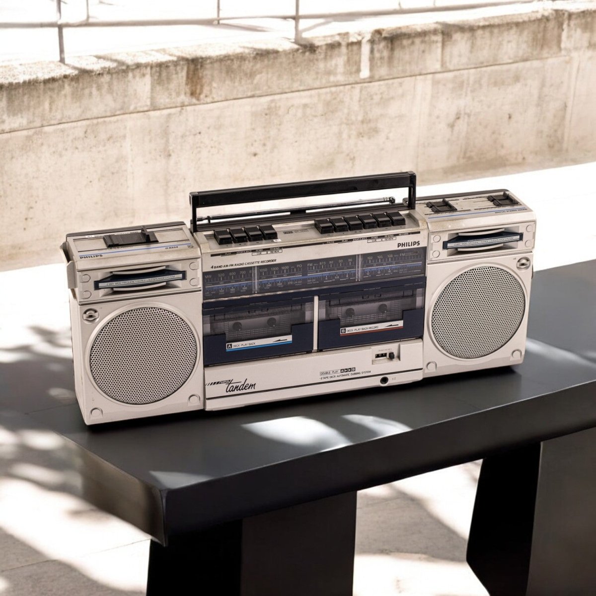 Le Ghettoblaster Modernisé : Boombox Bluetooth avec Fonction Cassette et Radio FM - Un Voyage dans le Temps - A.bsolument - Radios Vintage Bluetooth | Fabrication française