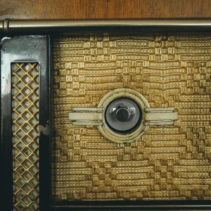 Les émissions de radio tsf qui ont marqué l'histoire ! - A.bsolument - Radios Vintage Bluetooth | Fabrication française