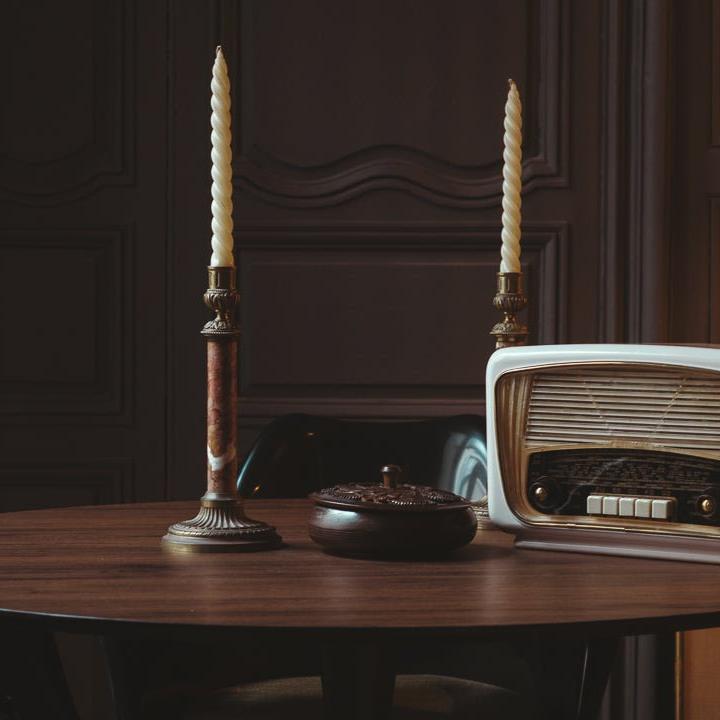 Les femmes pionnières de la radio tsf ! - A.bsolument - Radios Vintage Bluetooth | Fabrication française