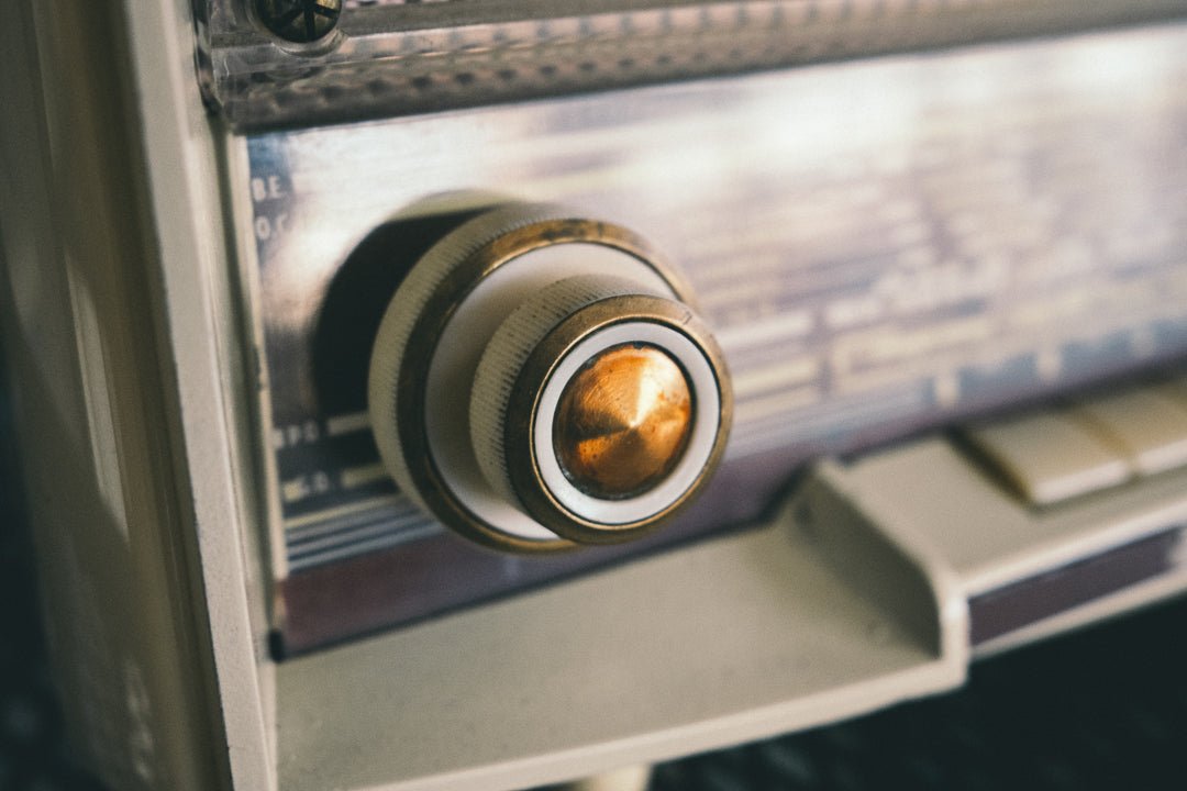 L'impact des radios tsf sur la diffusion des événements sportifs. - A.bsolument - Radios Vintage Bluetooth | Fabrication française