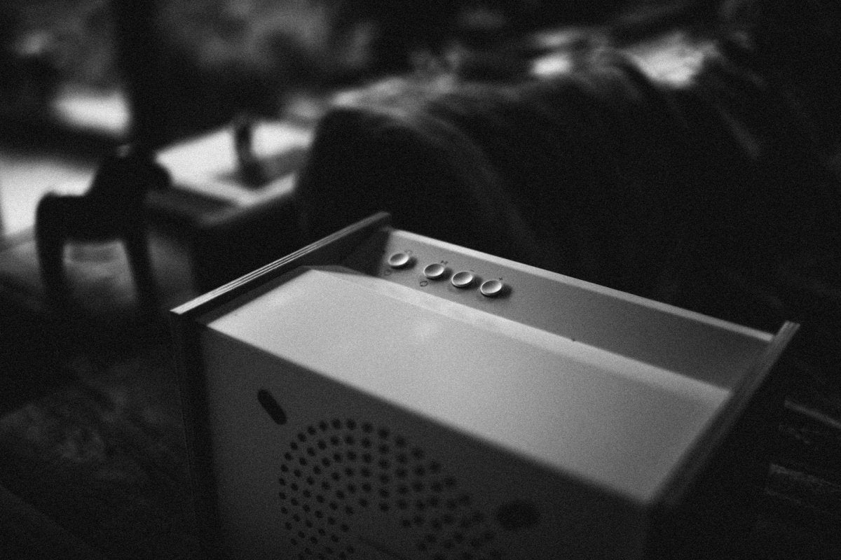 Made in France : Pourquoi choisir l’excellence qui fait vibrer ? - A.bsolument - Radios Vintage Bluetooth | Fabrication française