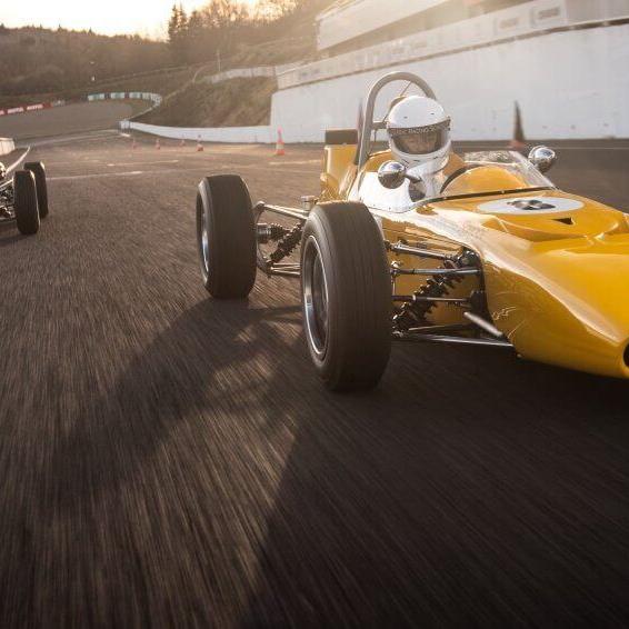 Partenariat avec Classic Racing School ! - A.bsolument - Radios Vintage Bluetooth | Fabrication française