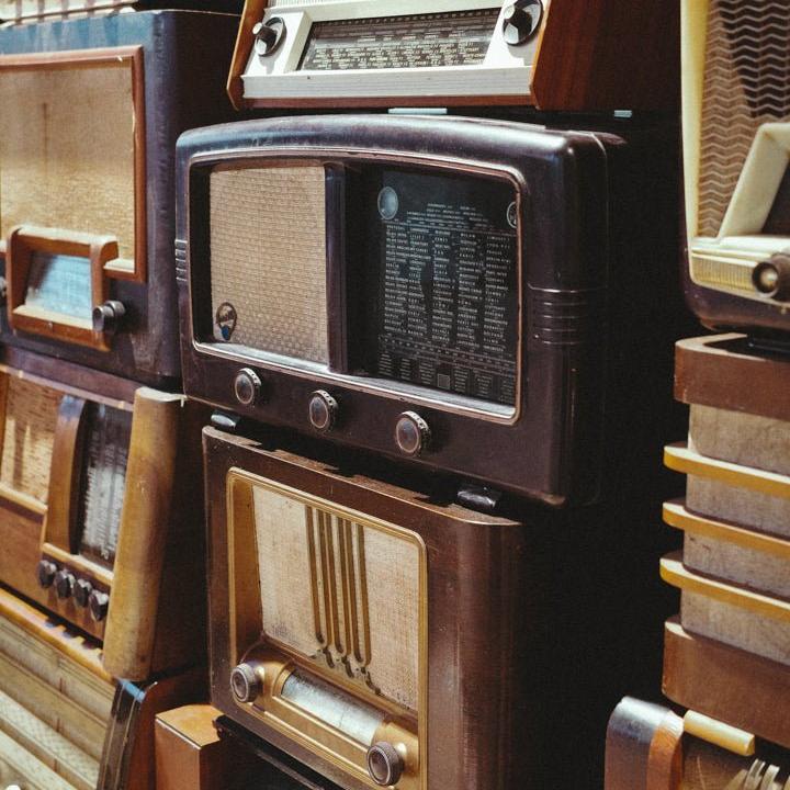 Redonner vie aux Radios Vintage ! - A.bsolument - Radios Vintage Bluetooth | Fabrication française