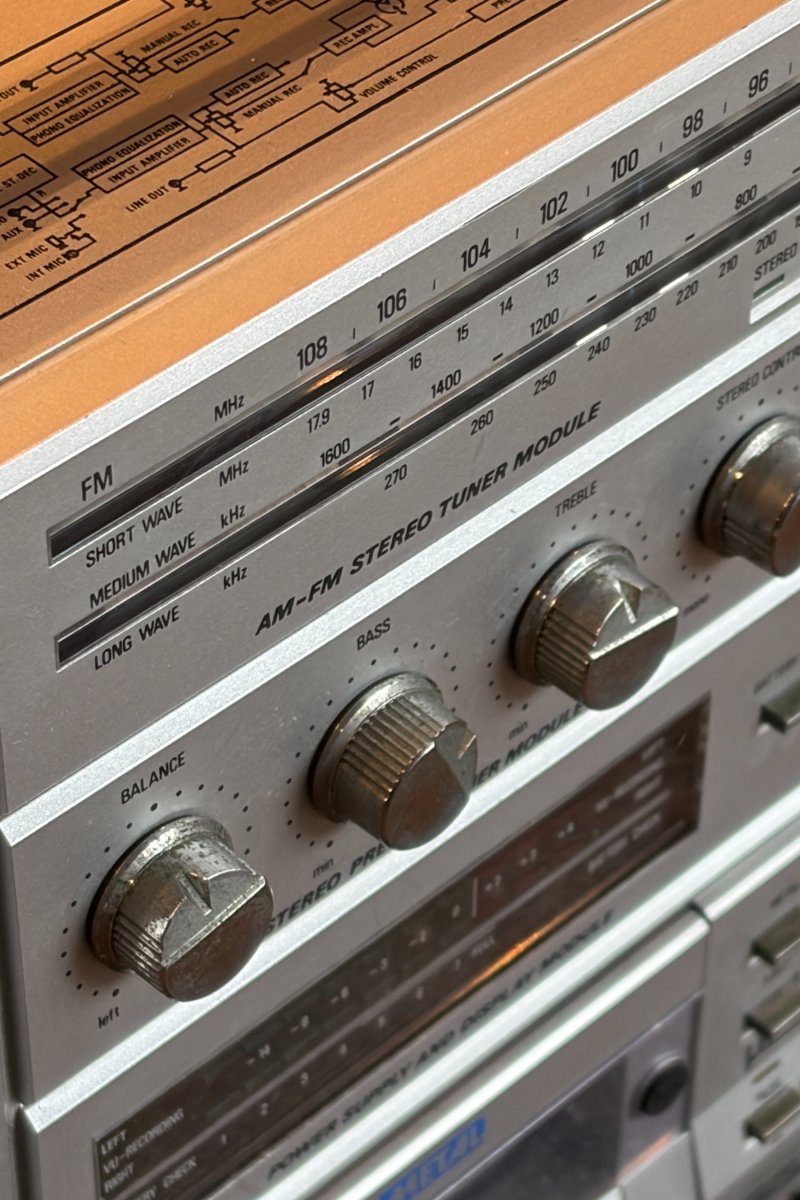 Boombox Bluetooth Radiola Vintage de 1983 - radio - vintage - bluetooth - tsf - dab - modernisation - retrofit