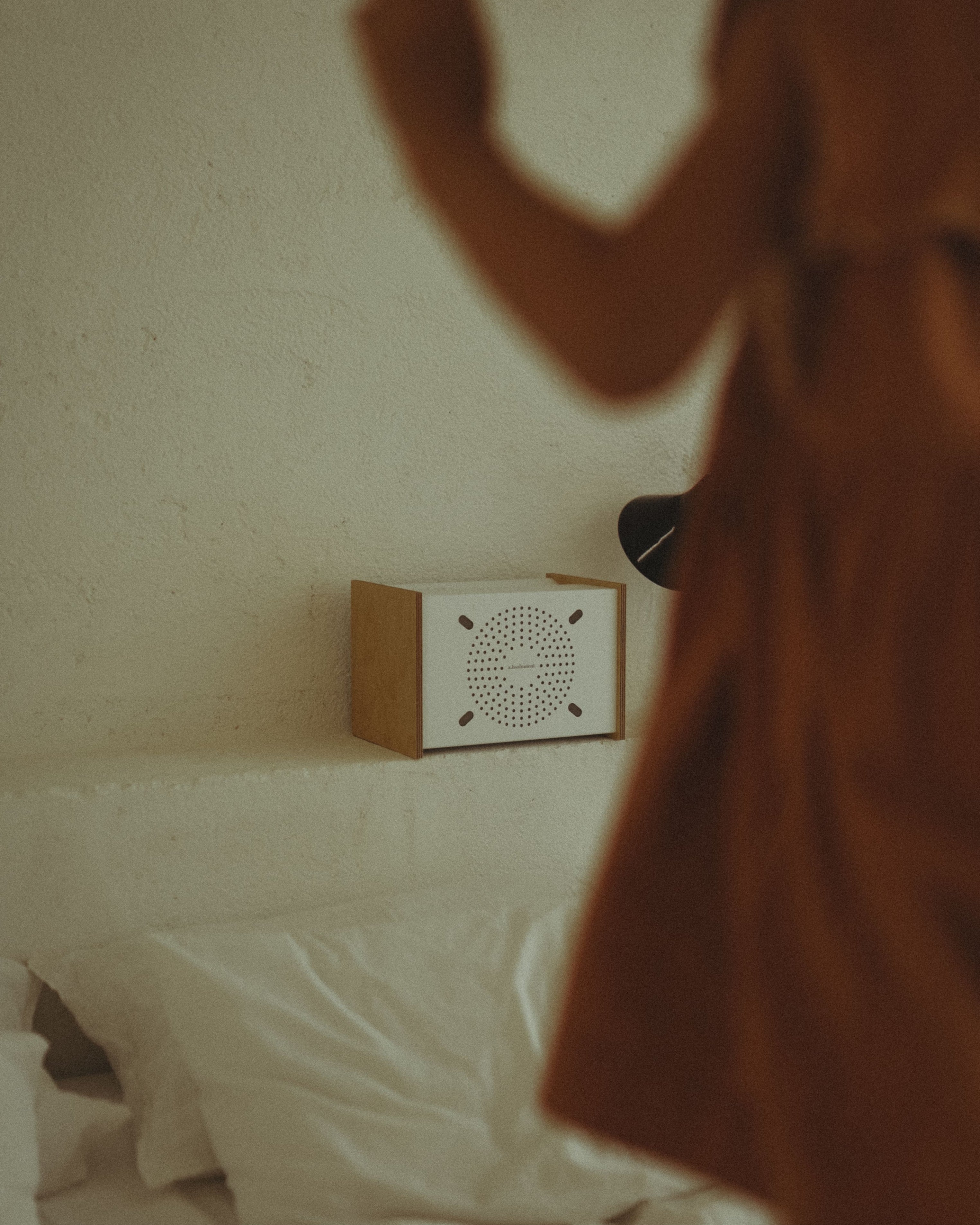 A child dances to the sound of the PRODIGE Bluetooth speaker