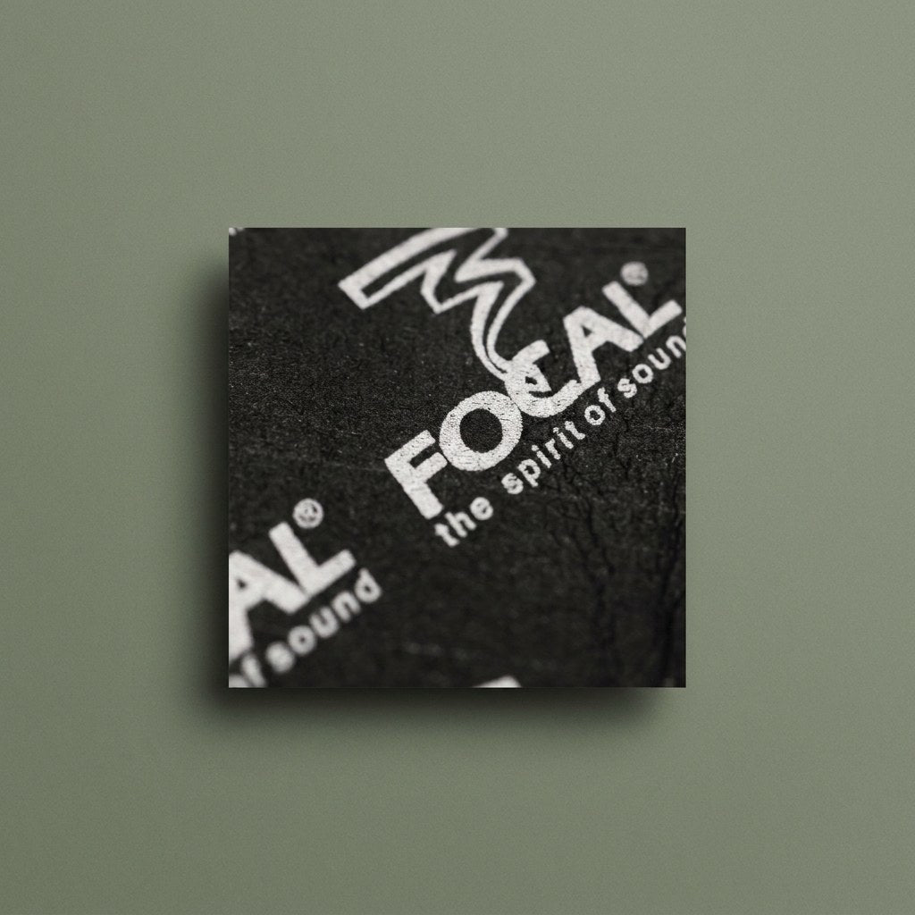 Aislamiento acústico B.A.M Focal instalado en una radio vintage
