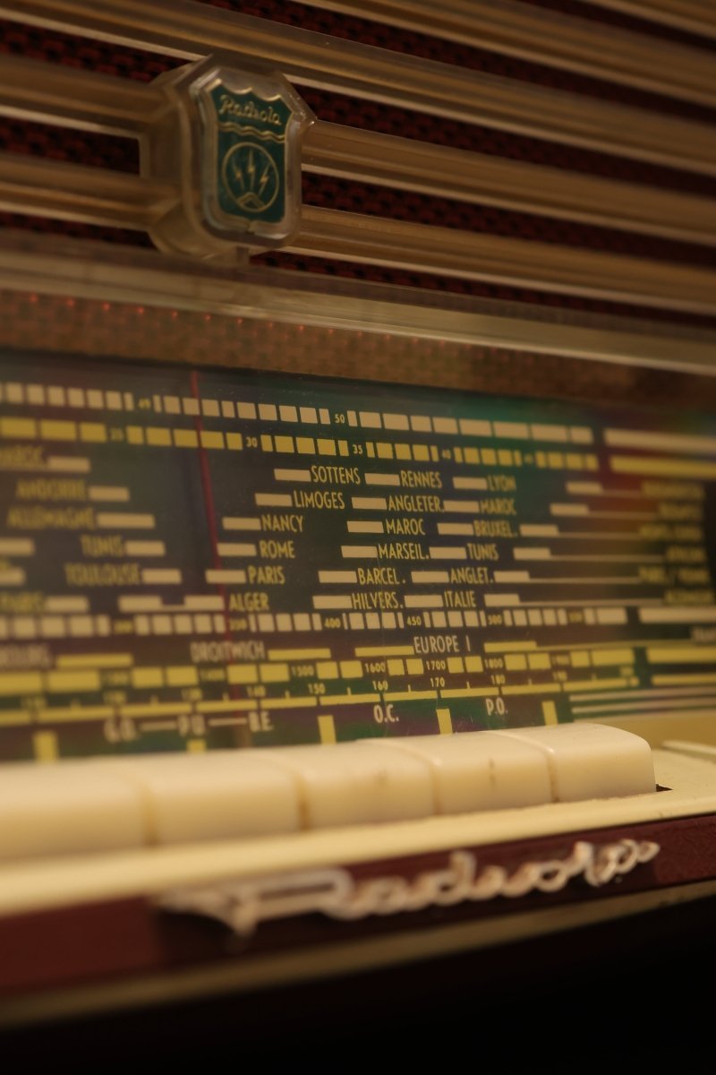 PHILIPS, RADIOLA, SCHNEIDER...  le guide des grandes marques - A.bsolument - Radios Vintage Bluetooth | Fabrication française