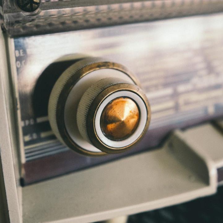 L'impact des radios tsf sur la diffusion des événements sportifs. - A.bsolument - Radios Vintage Bluetooth | Fabrication française