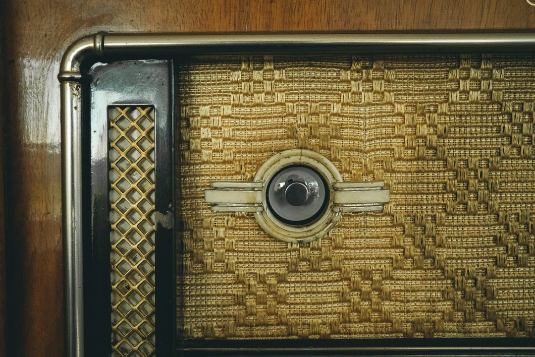 L'œil magique des vieux postes radio TSF - A.bsolument - Enceintes design et radios vintage modernisées | Fabrication française