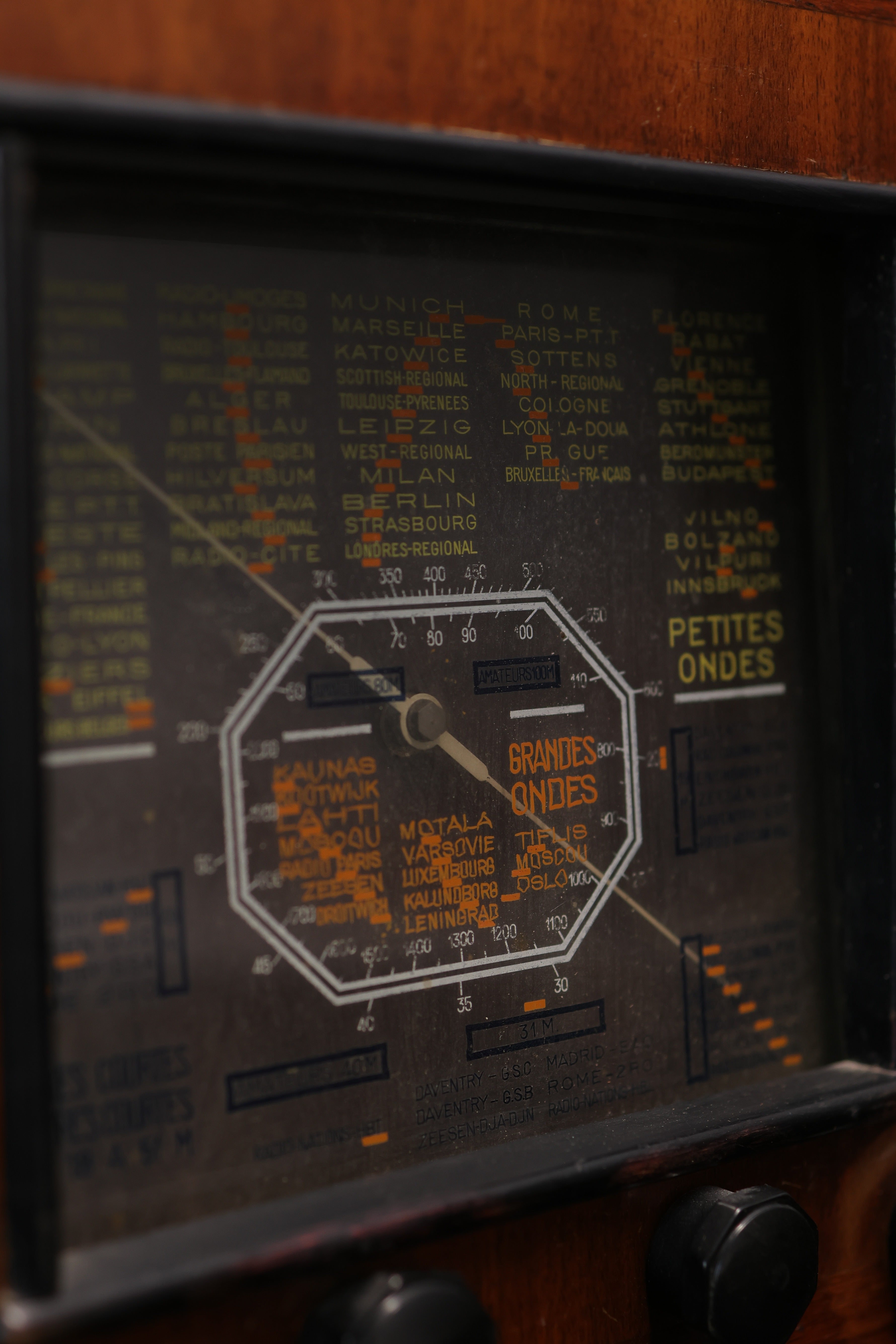 Radio Bluetooth Artisanale Vintage de 1946