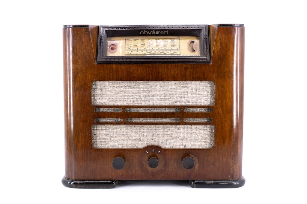 Photo d'une vieille radio vintage en très bon état