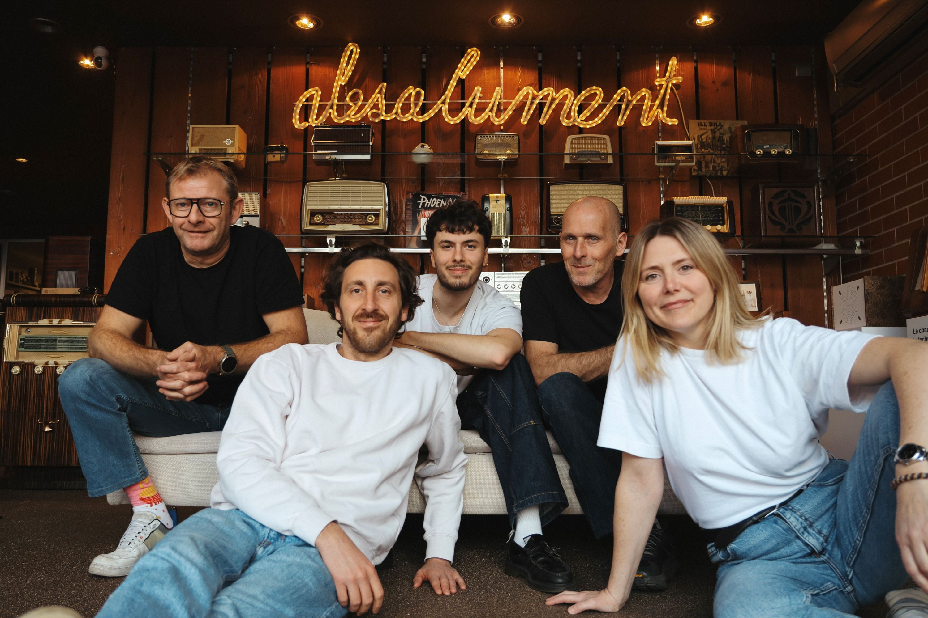 A.bsolument - Radio Vintage Bluetooth - Enceintes puissantes et responsables primées - Équipe