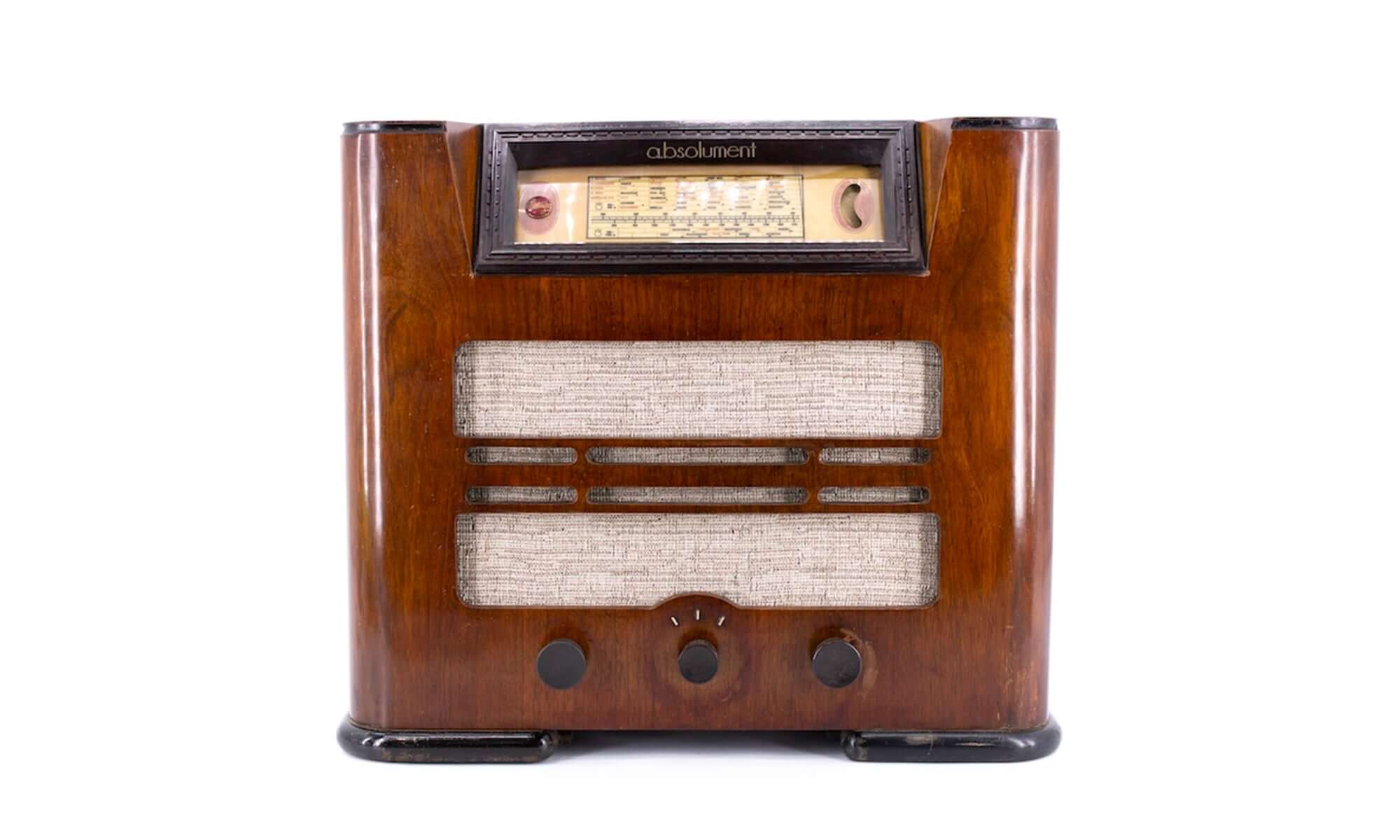 Apres Radio vintage Bluetooth par A.bsolument, design rétro, haute qualité sonore, parfaite pour la décoration intérieure et les amateurs de technologie moderne.